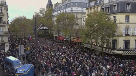 Revenant notamment sur le boycott par Jean-Luc Mélenchon du rassemblement organisé à Paris contre l'antisémitisme, dimanche 12 novembre, l'éditorialiste politique à France Télévisions, Nathalie Saint-Cricq, présente sur le plateau du 8 Heures lundi, a estimé qu'il "s'est marginalisé sérieusement". (France 2)