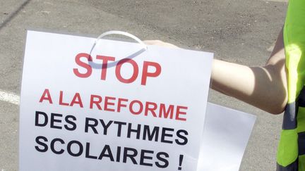  (La mobilisation continue dans beaucoup de communes contre la réforme des rythmes scolaires © MAXPPP)