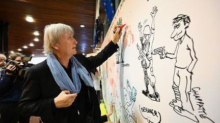 Le dessinateur de presse Jean Plantu, le 6 novembre 2019, au Forum mondial pour la démocratie, au Conseil de l'Europe à Strabourg.&nbsp; (FREDERICK FLORIN / AFP)