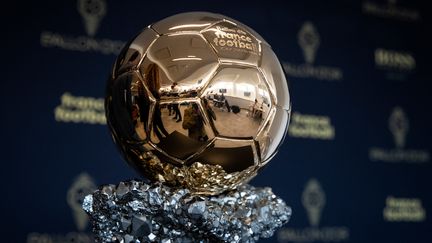 Le trophée du Ballond'Or présenté à Paris le 19 septembre 2019 (THOMAS SAMSON / AFP)