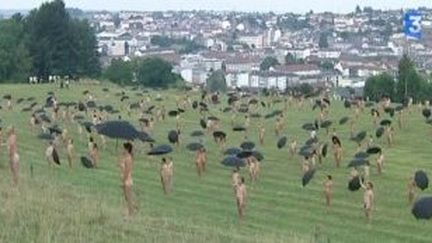 Festival d&#039;Aurillac: 700 volontaires nus sur la photo de Spencer Tunick
 (Culturebox)