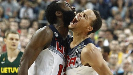 Les deux basketteurs du Team USA, James Harden et Stephen Curry