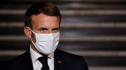 Emmanuel Macron, à la sortie de la préfecture de Bobigny (Seine-Saint-Denis), le 20 octobre 2020. (LUDOVIC MARIN / POOL / AFP)