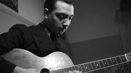 Portrait de Django Reinhardt, 1933
 (Émile Savitry courtesy Sophie Malexis.)