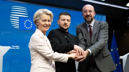 Ursula von der Leyen, la présidente de la Commission européenne, Volodymyr Zelensky, le président ukrainien, et Charles Michel, le président du Conseil européen, ce jeudi 9 février 2023 à Bruxelles. (ANP - JONAS ROOSENS / ANP MAG)