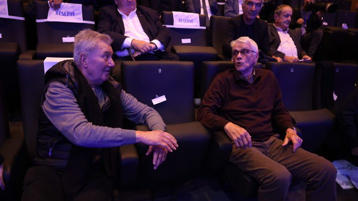 Les anciens sélectionneurs Roger Lemerre et Aimé Jacquet lors de la journée consacrée aux 50 ans de la formation à la française à Clairefontaine, le 14 novembre 2023. (MAXPPP)