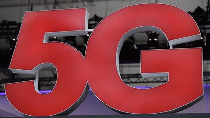 Le logo 5G au Mobile World Congress à Barcelone (Espagne). (JOSEP LAGO / AFP)