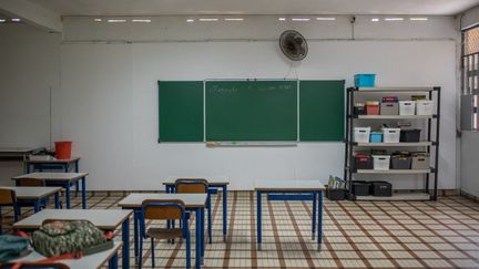 Une salle de classe, le 9 septembre 2021 à Fort-de-France (Martinique). (FANNY FONTAN / HANS LUCAS / AFP)