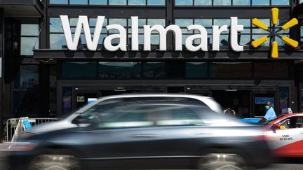 L'entrée d'un magasin Walmart à Washington (Etats-Unis), le 18 août 2020. (NICHOLAS KAMM / AFP)