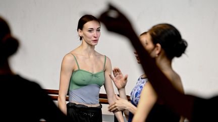 La danseuse étoile Olga Smirnova, au théâtre San Carlo à Naples (Italie), le 04 avril 2022. (CIRO FUSCO / ANSA)