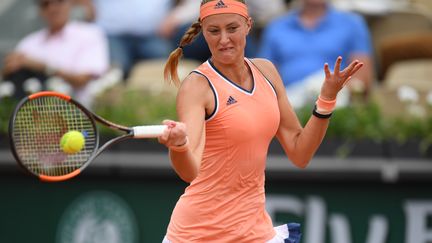 La joueuse française Kristina Mladenovic participe au tournoi de Roland-Garros, à Paris, le 28 mai 2018. (CHRISTOPHE ARCHAMBAULT / AFP)