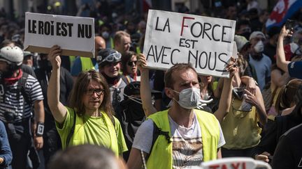 Des manifestants participent à un rassemblement de "gilets jaunes", le 20 avril 2019 à Paris. (SAMUEL BOIVIN / NURPHOTO / AFP)