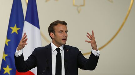 Emmanuel Macron lors d'un discours à l'Elysée lors de la remise du prix Pritzker d'architecture 2019, vendredi 24 mai 2019. (FRANCOIS MORI / AP)