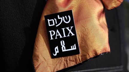 &nbsp; (Le mot paix en français, arabe et hébreu © Maxppp)