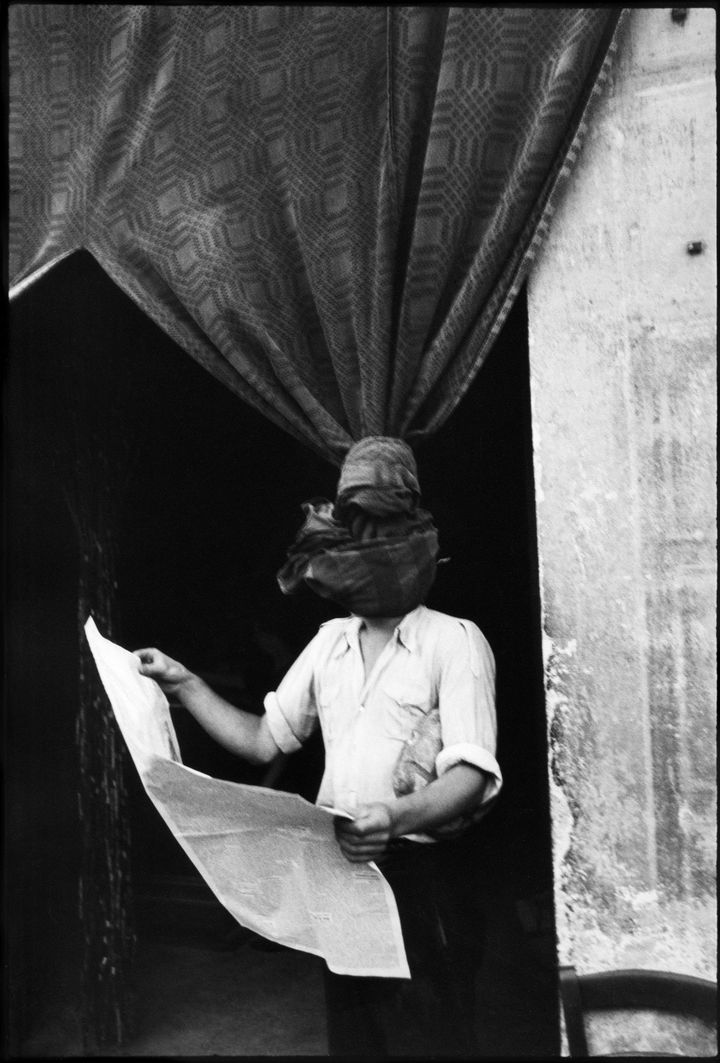 Henri Cartier-Bresson, Livourne, Toscane, Italie, 1933, Centre Pompidou, Musée national d'art moderne, Ancienne collection Christian Bouqueret, achat grâce au mécénat d'Yves Rocher
 (Henri  Cartier-Bresson / Magnum Photos, courtesy Fondation Henri Cartier-Bresson)