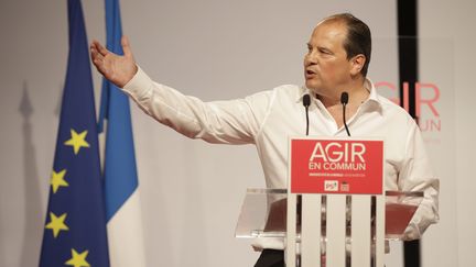 Jean-Christophe Cambadélis prononce un discours lors de l'université d'été du PS à La Rochelle (Charente-Maritime), le 30 août 2015.&nbsp; (MAXPPP)