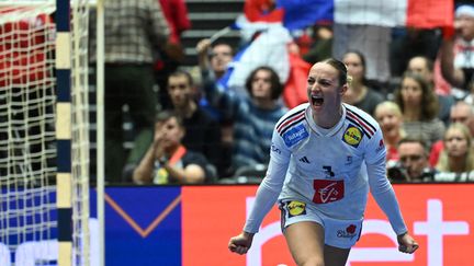 La joie d'Alicia Toublanc lors de la finale du Mondial de handball entre la France et le Danemark, le 17 décembre 2023. (JONATHAN NACKSTRAND / AFP)