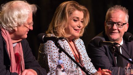 Catherine Deneuve entre Bertrand Tavernier (à gauche) et Thierry Frémaux
 (Jean-François Lixon)