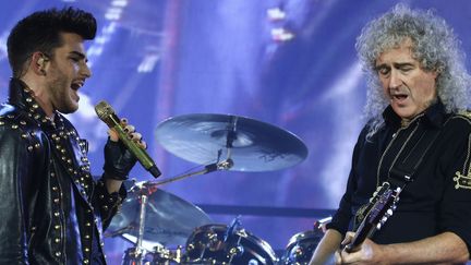 Adam Lambert, successeur de Freddie Mercury et Brian May, le 26 janvier 2015 au Zénith de Paris
 (THOMAS SAMSON / AFP)