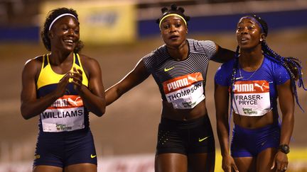 Elaine Thompson a dominé la double championne olympique en titre du 100m, Shelly-Ann Fraser-Pryce, lors des "trials" (RICARDO MAKYN / AFP)