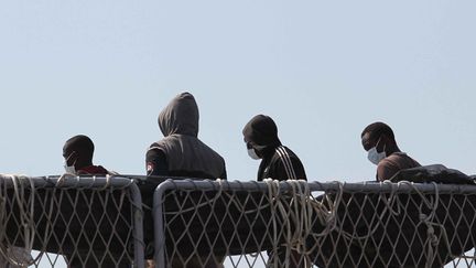 &nbsp; (Des migrants recueillis à Naples en Italie, fin août 2014. © Maxppp)