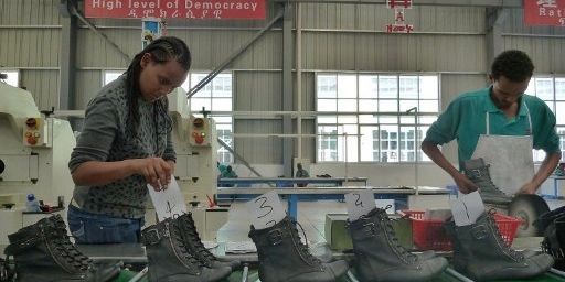 Usine chinoise de chaussures délocalisée en Ethiopie. (JENNY VAUGHAN / AFP)