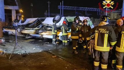 Un accident de bus a eu lieu à Venise, en Italie, le 4 octobre 2023. (ITALIAN FIREFIGHTERS / VIGILI DE / ANADOLU AGENCY / AFP)