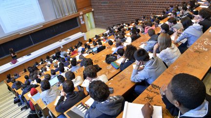 Le co&ucirc;t de la rentr&eacute;e universitaire a augment&eacute; de 1,1% en 2015, selon l'Unef. (MAXPPP)