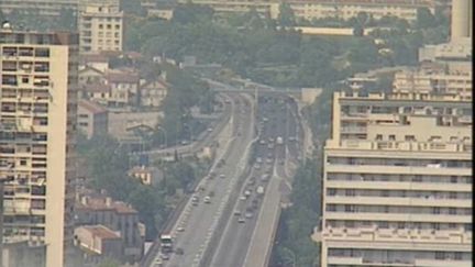 Nuage d'ozone à Marseille, jour de grande chaleur (Archives) Fr. 3 (© France)