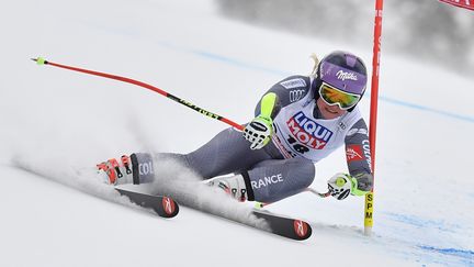 La Française Tessa Worley participe au Super G de Cortina d'Ampezzo (Italie), le 21 janvier 2018. (TIZIANA FABI / AFP)