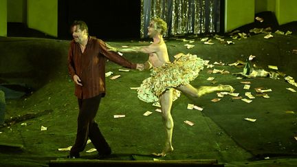 Une photo de la pièce "Jedermann" programmée au festival de Salzbourg (Autriche), prise pendant les répétitions le 17 juillet 2023. (BARBARA GINDL / APA-PICTUREDESK / AFP)