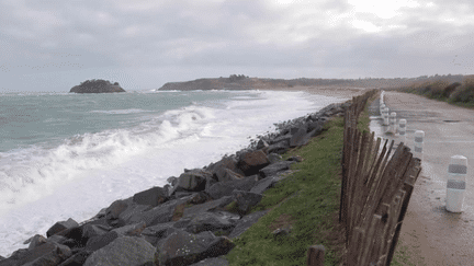 La tempête Larisa a balayé le pays, vendredi 10 mars, occasionnant des dégâts matériels et des blessés. Une situation particulièrement impressionnante en mer sur la façade Ouest.