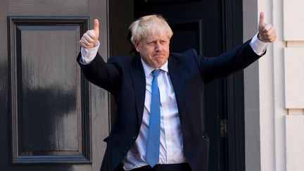 Boris Johnson, le 23 juillet 2019 devant le siège du&nbsp;du parti conservateur, à Londres. (NIKLAS HALLE'N / AFP)