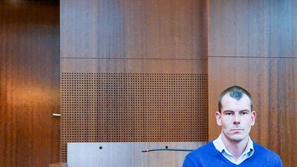 Le preneur d'otages Francis Dorffer devant la cour d'assises de Versailles, le 27 mai 2014.&nbsp; (MAXPPP)