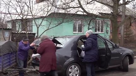 Crise en Ukraine : par crainte, les habitants du Donbass fuient la zone