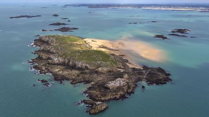 L'île côtière de Cézembre est située au large de Saint-Malo, en Ille-et-Vilaine. (LIOT JEAN-MARIE / HEMIS.FR)