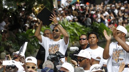 Tony Parker triomphe devant ses fans (CHRIS COVATTA / GETTY IMAGES NORTH AMERICA)