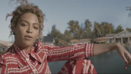 Beyoncé dans le clip de "Formation".
 (capture écran)