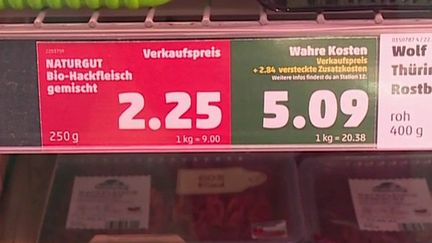 Une chaîne de supermarché allemande affiche le "vrai" prix des produits qu'elle propose. (CAPTURE D'ÉCRAN FRANCE 3)