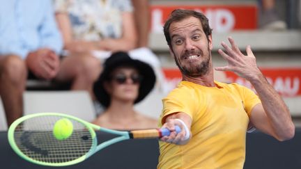 Le Français Richard Gasquet, vainqueur du tournoi d'Auckland face à Cameron Norrie, le 14 janvier 2023. (MICHAEL BRADLEY / AFP)