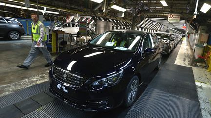 Chaîne automobile de l'usine du groupe PSA à Sochaux (Doubs). (MAXPPP)