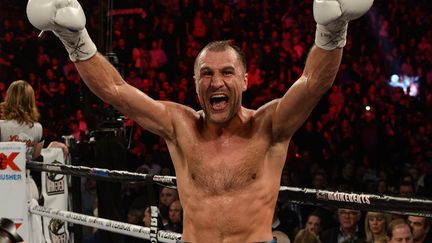 Sergey Kovalev intraitable contre le Canadien Jean Pascal (MINAS PANAGIOTAKIS / GETTY IMAGES NORTH AMERICA)