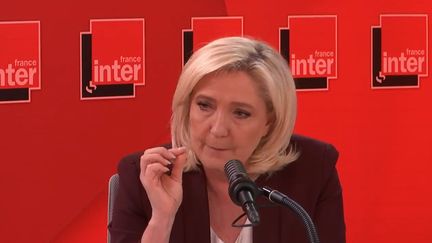 Marine Le Pen, candidate Rassemblement national à la présidentielle, invitée de France Inter, mardi 12 avril 2022. (FRANCE INTER / RADIO FRANCE)