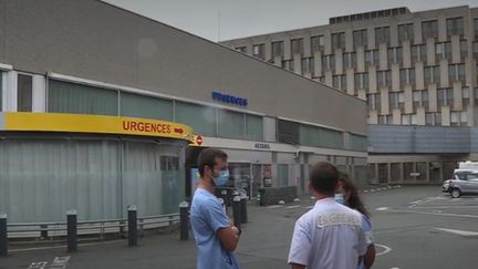 Les 26 urgentistes de l'hôpital de Saint-Brieuc sont en grève depuis le mercredi 19 août.&nbsp; (France 2)