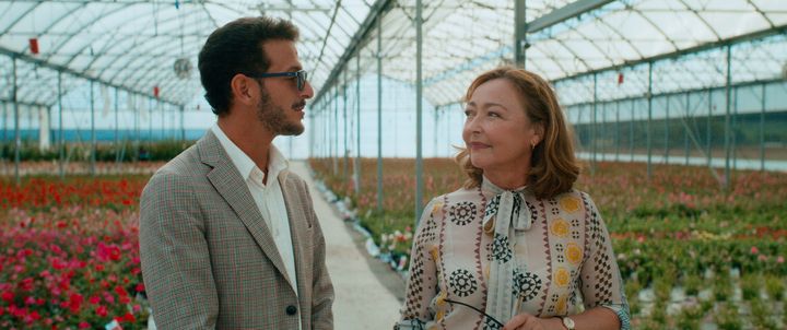 Vincent Dedienne et Catherine Frot dans "La fine fleur", de Pierre Pinaud (Estrella Productions)