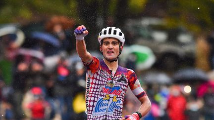 Le point rageur de Ruben Guerreiro, pour sa première victoire sur une course internationale. (DARIO BELINGHERI / AFP)