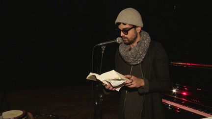 L'artiste Benjemy en pleine répétition de son spectacle "En chair et en sons" à La Rochelle (France 3 Nouvelle Aquitaine)