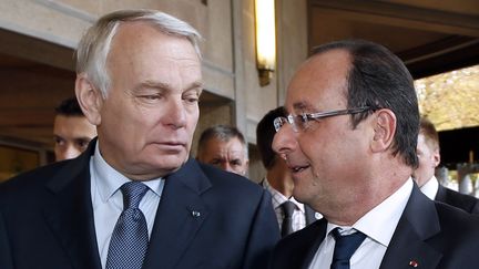 Le Premier ministre, Jean-Marc Ayrault, et le pr&eacute;sident, Fran&ccedil;ois Hollande, le 20 septembre 2013, &agrave; Paris. (CHARLES PLATIAU / AFP)