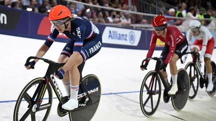 Au bout du suspense, les pistardes françaises Clara Copponi et Marion Borras remportent la médaille d'argent européenne de la madison derrière l'Italie, sacrée pour un point avec Silvia Zanardi et Rachele Barbieri. La Danemark d'Amalie Dideriksen et Julie Leth sont bronzées.