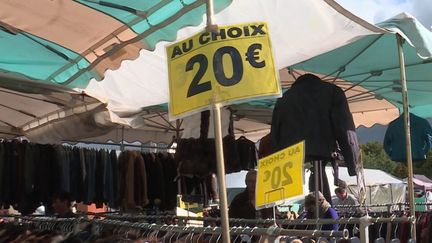 Avec ses 2 millions de visiteurs par an, la grande braderie de Lille est attendue ce week-end. (France Info)